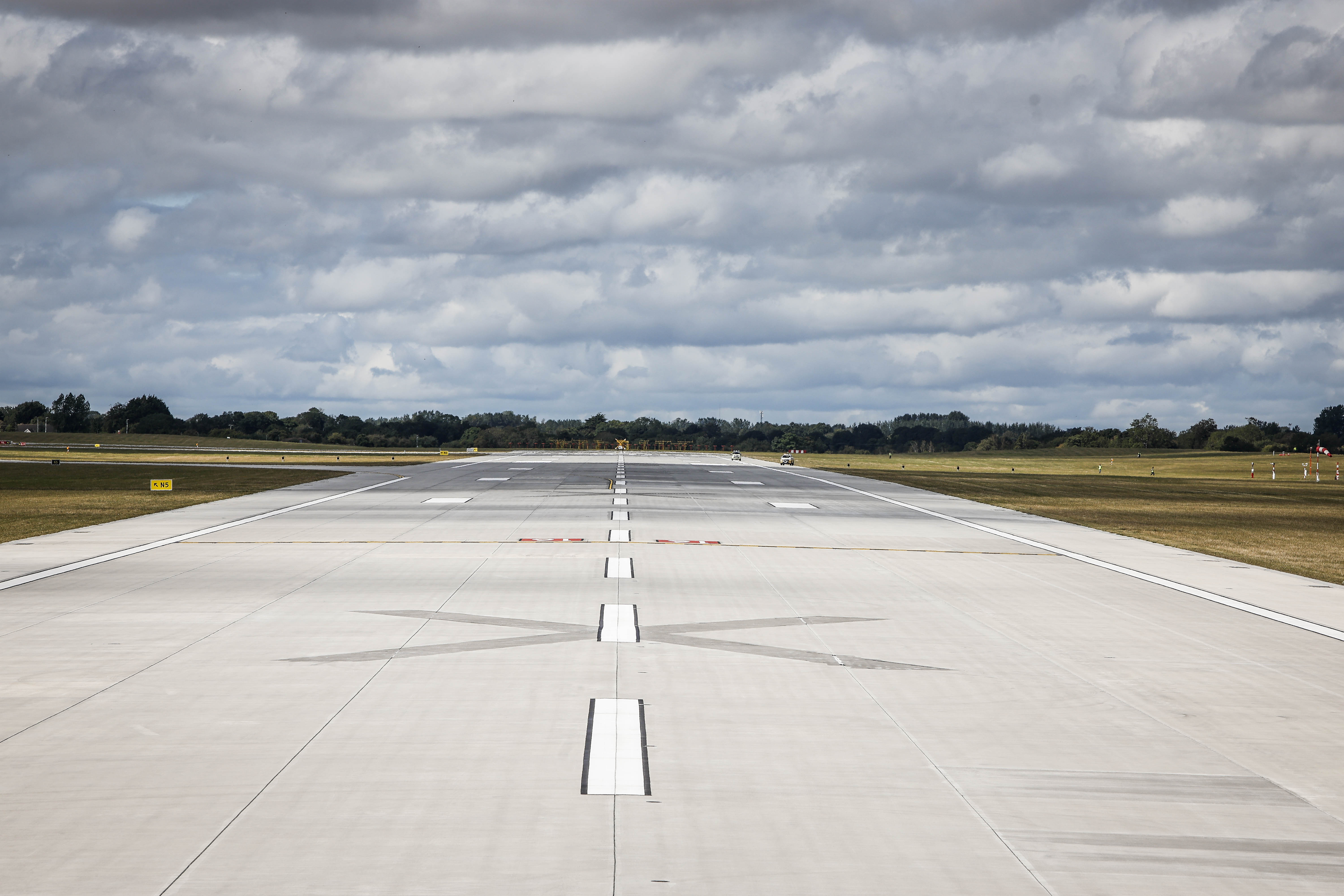 Temporary Closure of Dublin Airport s South Runway 10R 28L to